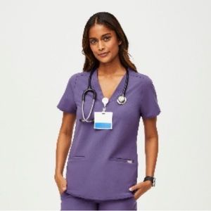 Figs thee pocket casma amethyst scrub top Size XL